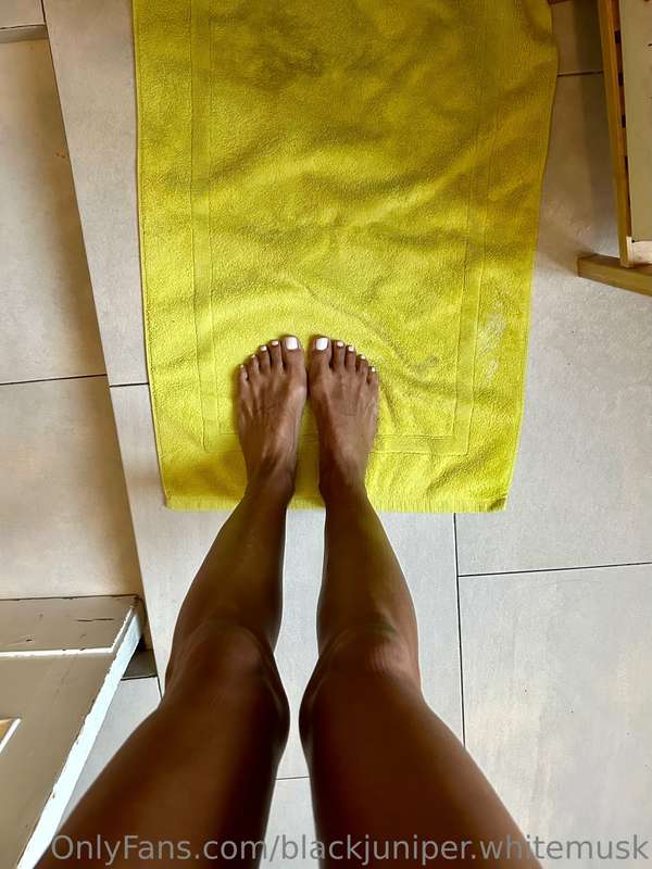 Hello yellow. Spring is in the air…🌼🌸🌷 Water these flowers w.. 7