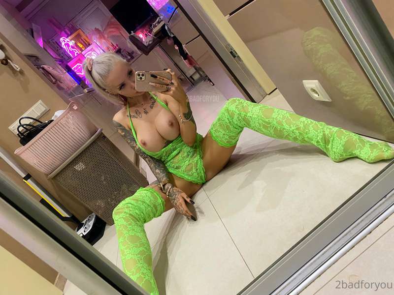 I’m a horny neon lime today 🍋 3