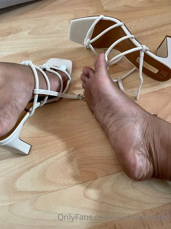 Do you prefer my toes or my soles? 2
