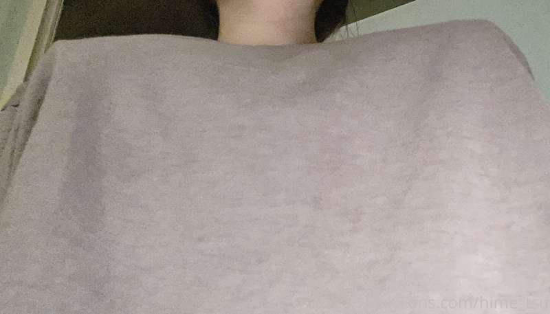 I always have them hiding under my shirt 💗 my tits love bein.. 2
