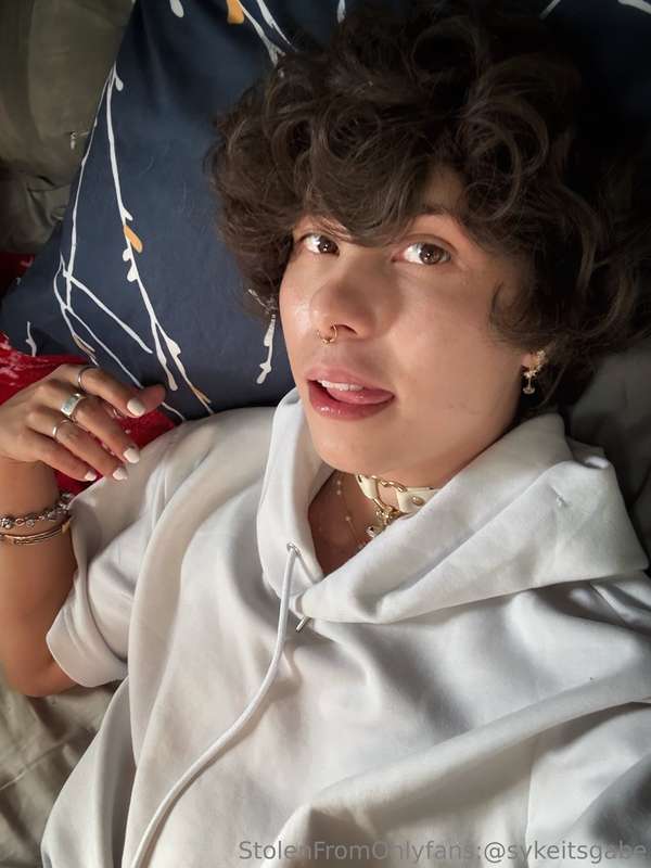 I’m just a lil guy 🥺 pls be kind I know I’m chronically late.. 3