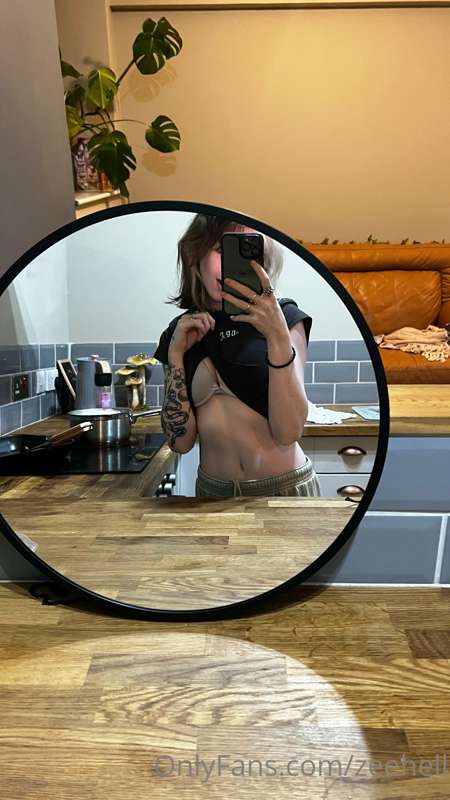 don't all good housewife's cook like this? 🍳 4