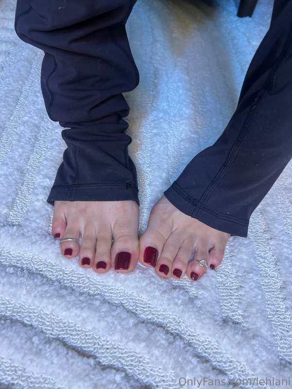 Never ending supply of cute feet pics with me around 🥰 3