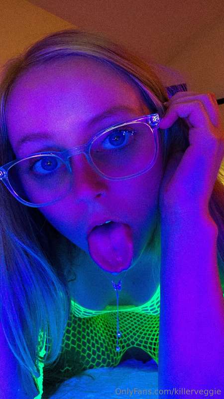 Last nights stream was so much fun ☺️ I adore this new outfi.. 5