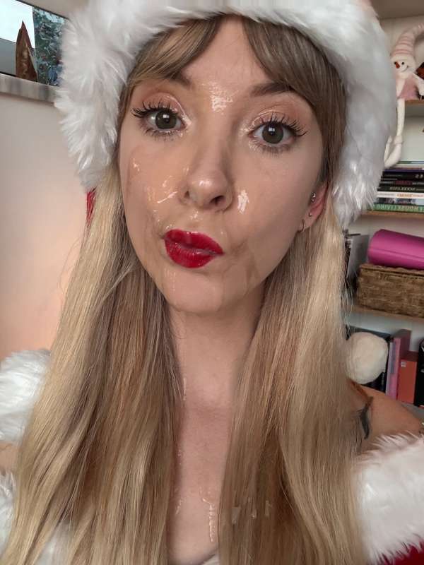 i emptied his baubles on my face ✨❤️  2