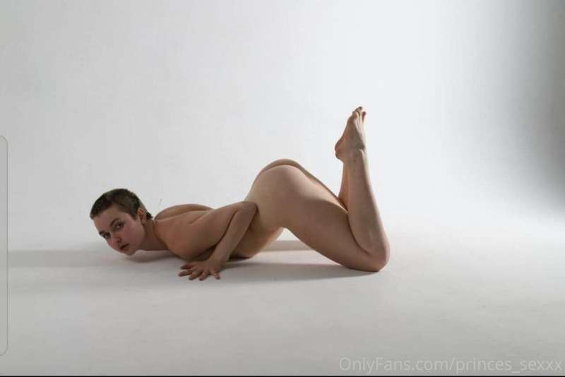 @artoffetishbaby MY TEMPLE BETWEEN THE LEGS IS WAITING FOR Y..