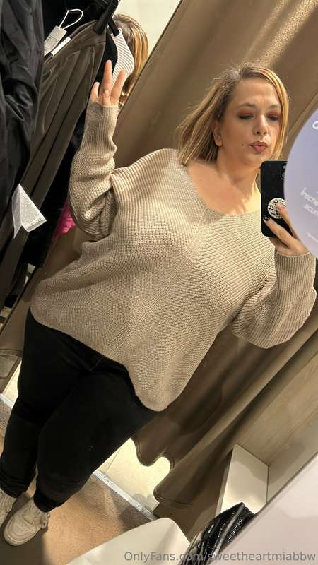 Come shopping with me hahaha ! Wanna guess what i bought ? 4