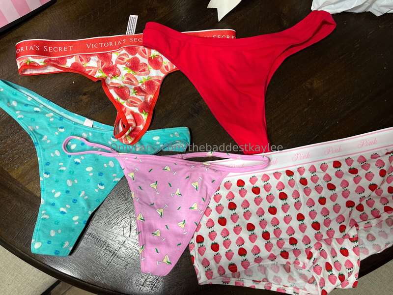 Who wants some of my panties ?❤️❤️  Comment below or tip $10..