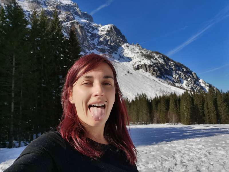 I had a beautiful hike yesterday, no nudes cuz I wasn't alon.. 3