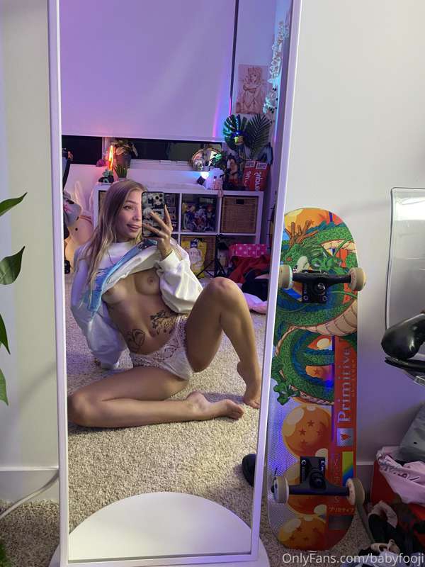 Love walking around in the house with no pants on 😩 it’s so .. 37