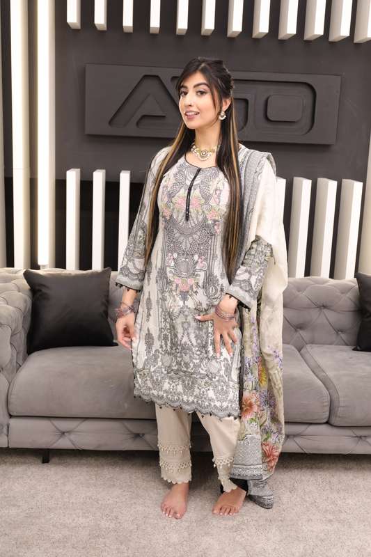 Such an innocent looking Bhabi... 😈