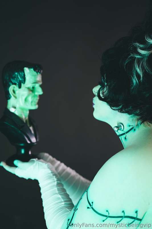 Day 14/31 days of Halloween | Bride of Frankenstein 🖤🤍 20