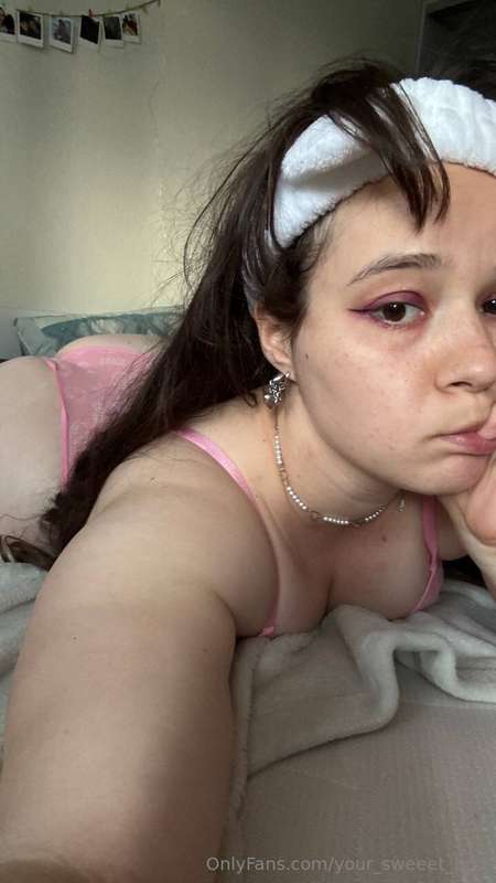 Honey, would you like me to lie next to you on the bed right..