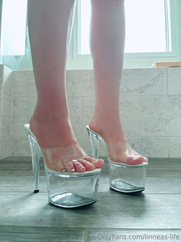 Bare feet and clear heels photo set for the feet peeps 😘😘 wh.. 7