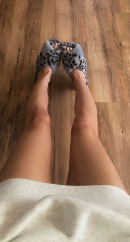 did you know i like having my toes sucked? >:) 1
