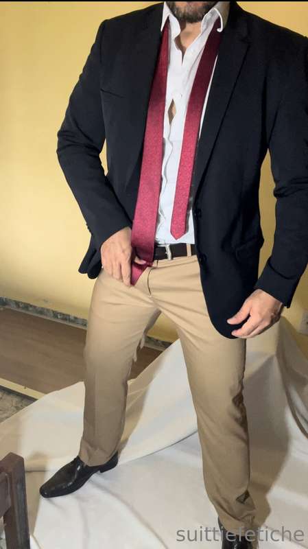 Cada vez me dá mais vontade de vestir roupa social. Gozo fác.. 16