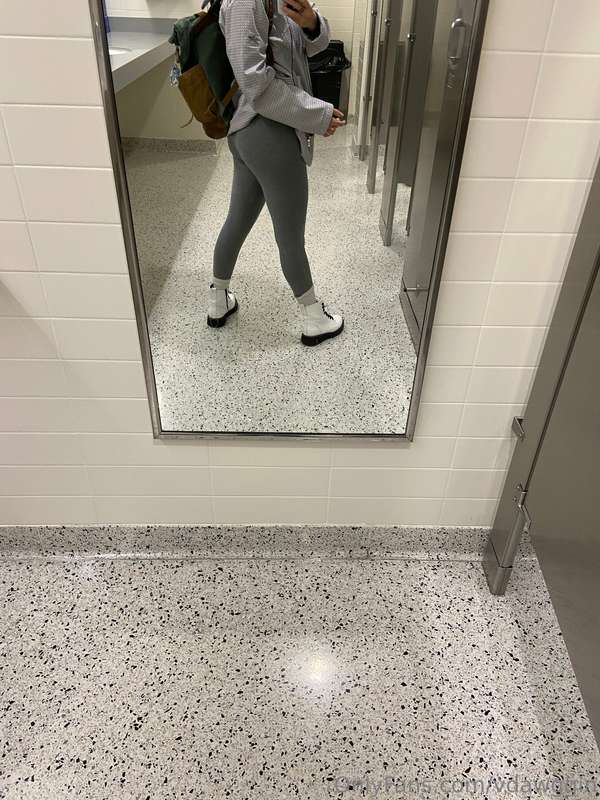 I thought my ass was bussin’ the other day and my pet gecko ..