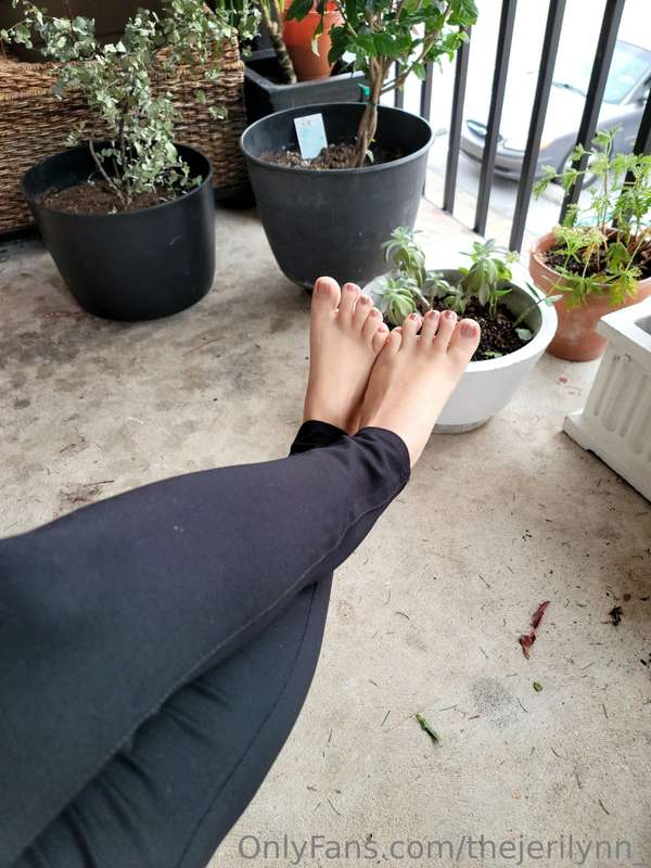 SWIPE ↔️
It's so nice today. It's been warm during the day a..