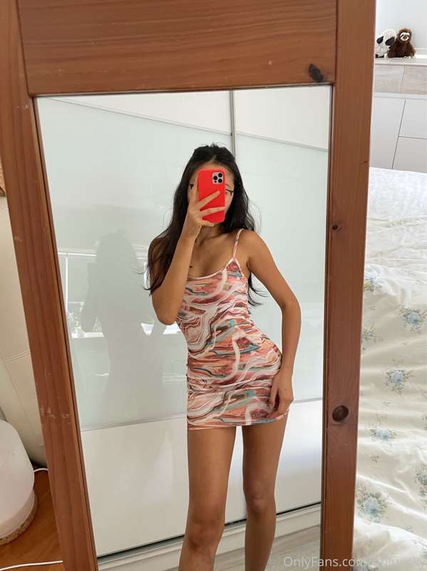 swipe to unveil my nude frame under my tight dress 😚💝 if you..