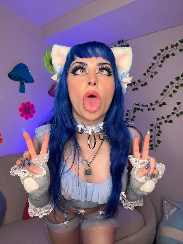 I was such a **PURRRFECT** lil sex kitten last night on my s.. 2