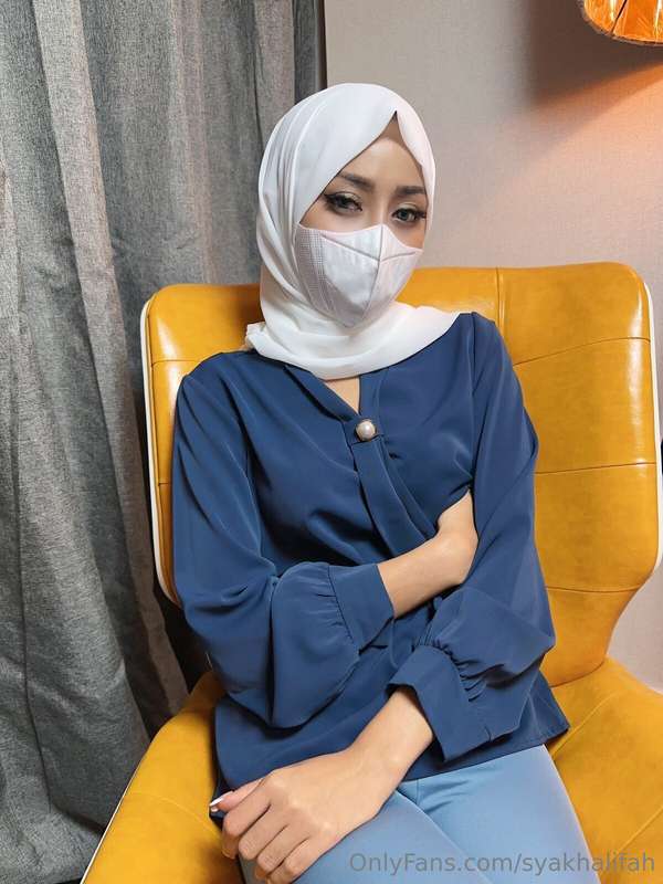 want to see how I look without this? 🥵