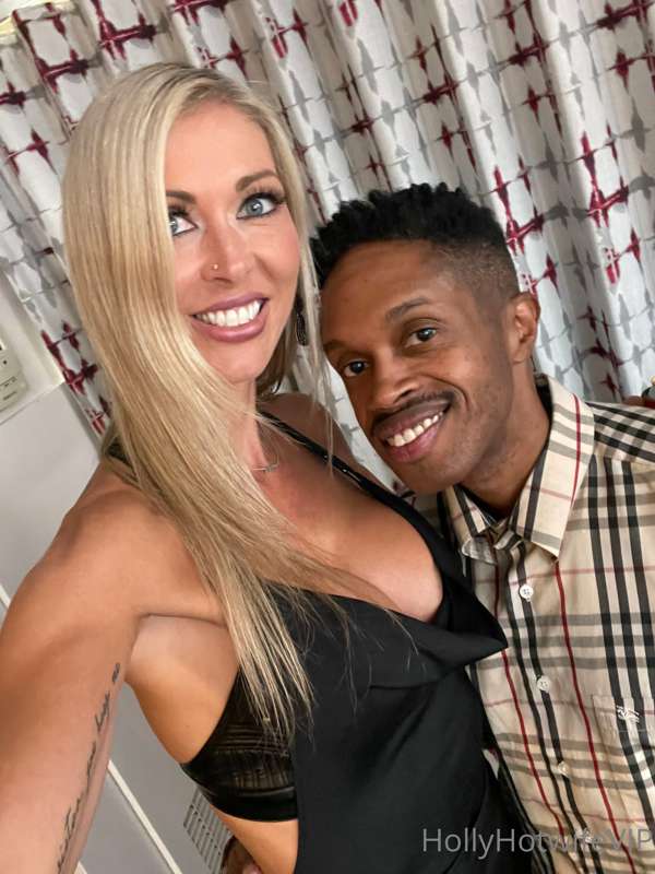 Photo dump from the Vegas Hotwife Tour! Sending out vid clip.. 2