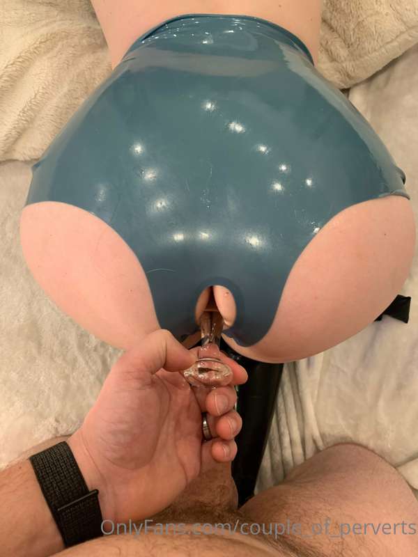 This fuckdoll tried on her new latex, sucked her Masters coc.. 22