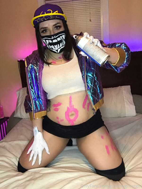 Akali with body paint 💜 4