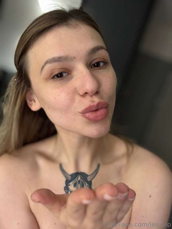 HEEEY! I'm back here again, I'm back with you 🤍thanks to eve.. 2