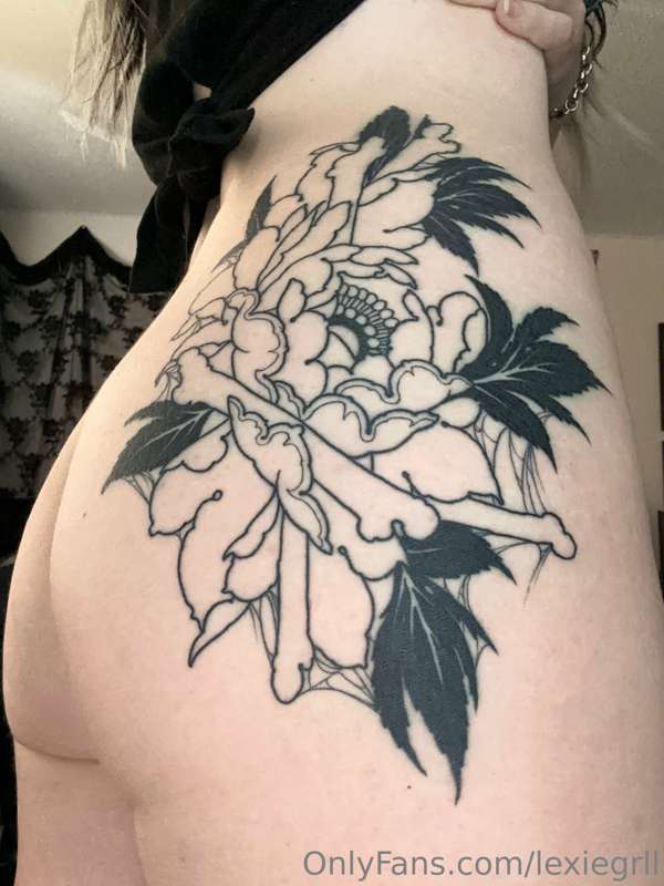 Here’s the start of the new tatt. Plus some bush 😈 1