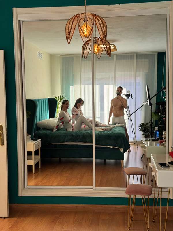 Some photos with @missyennii and @valentin21 right before sh.. 1