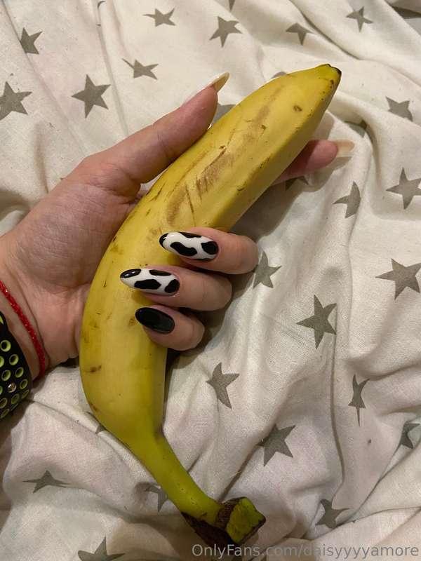 where would this hand look better?🍌 2
