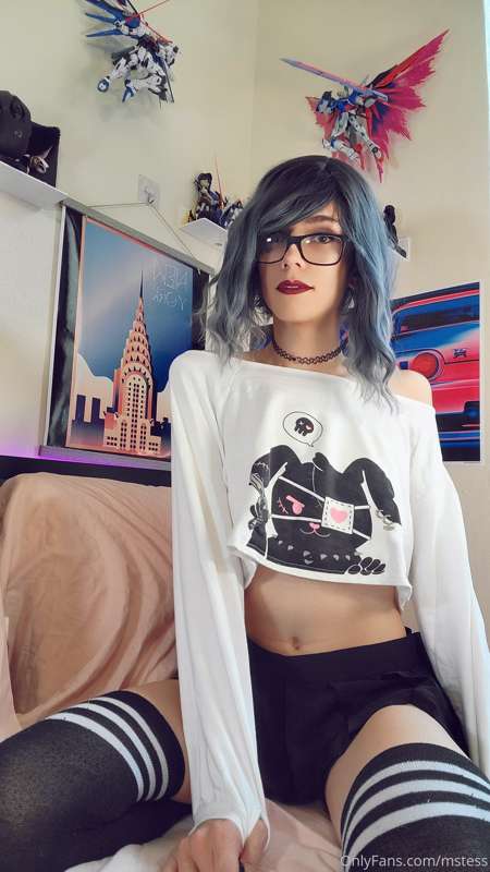 crop tops and skirts  ;3 love you all💖