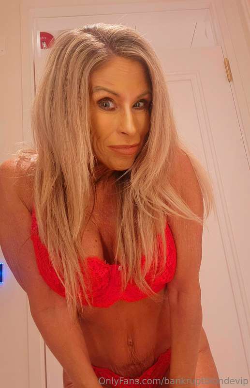 Red e for the new year...😉😘♥️ 5
