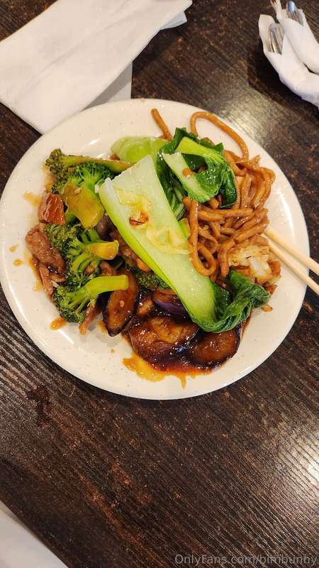I went to an ayce buffet yesterday and cleared 7 plates in t..