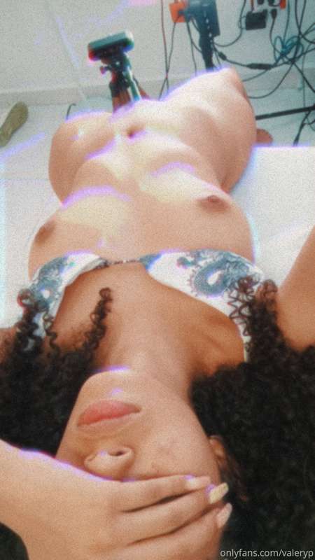 I want kisses all over my body 🥰