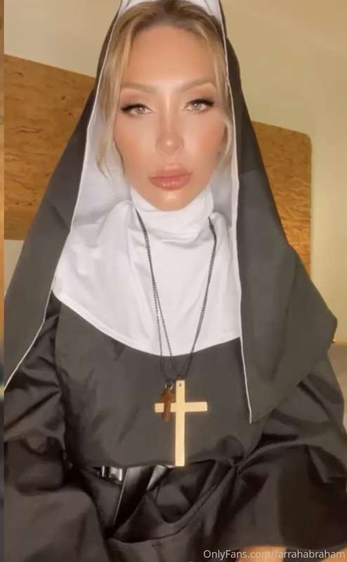 Sister Farrah is offering a special ***FARRAH FRIDAY*** disc..