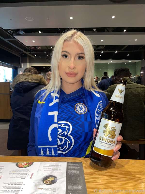 * Only Fans Exclusive *

Would you join me for a few drinks ..