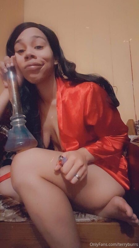 Morning Wake and Bake babes~

This isn't something I share, .. 3