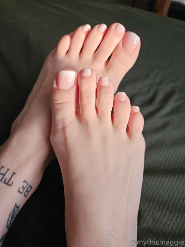 Good morning! I'm still not over how beautiful this pedi is,..