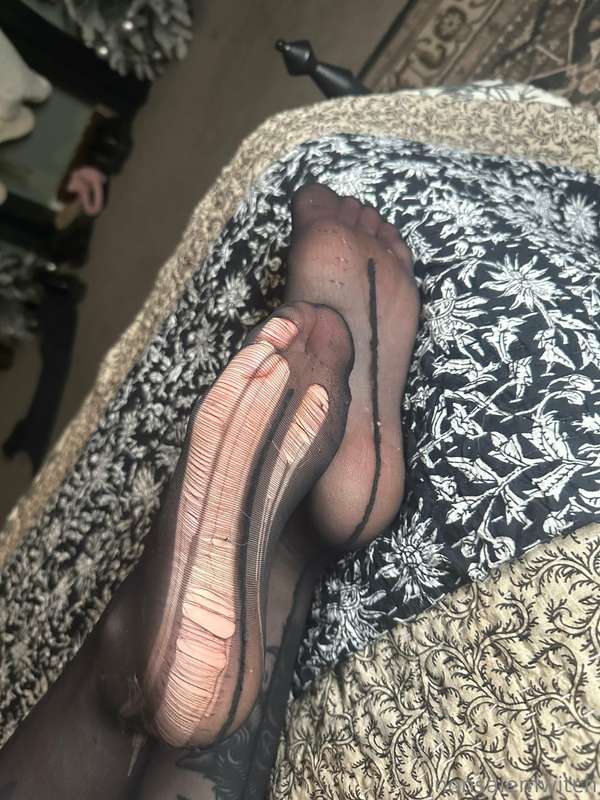 needing a little slut to lick my soles 2