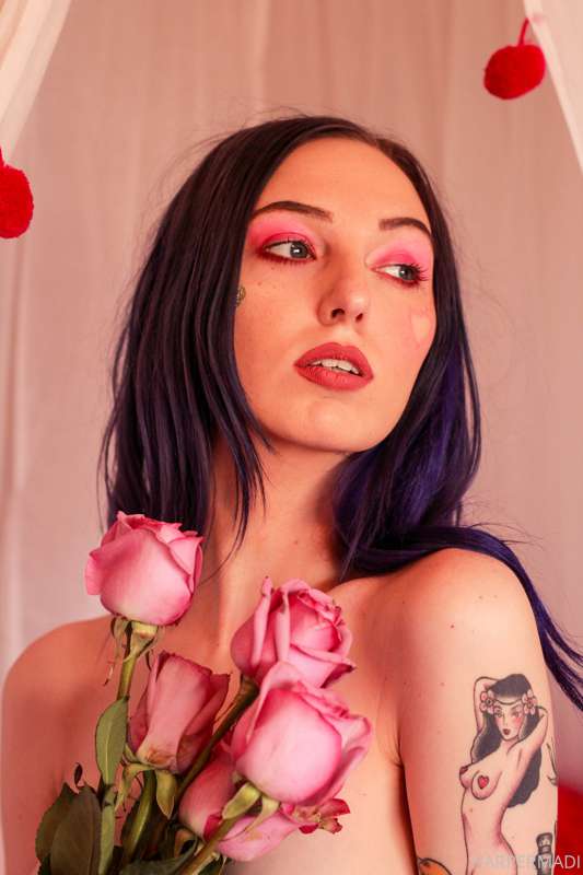 roses and titties 🥀 a cute little set from february! 6