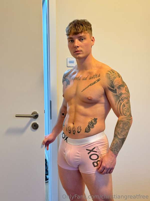 Bulge so bold, it needs its own spotlight 😈