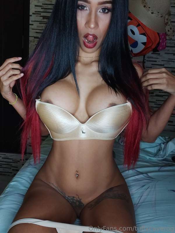 My tits are almost popping out of my bra 🥵