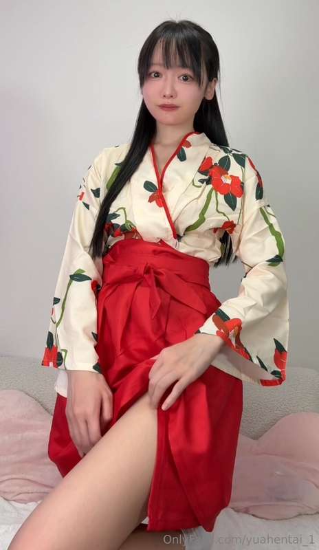 Kimono 👘 💓💓 Brushy vibrators, dildos, and the New one…😍😍 I'l.. 1