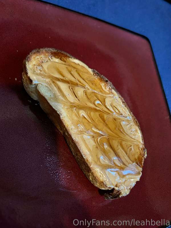 Two-oh-two toast time. I learned to make air fryer bread rec..