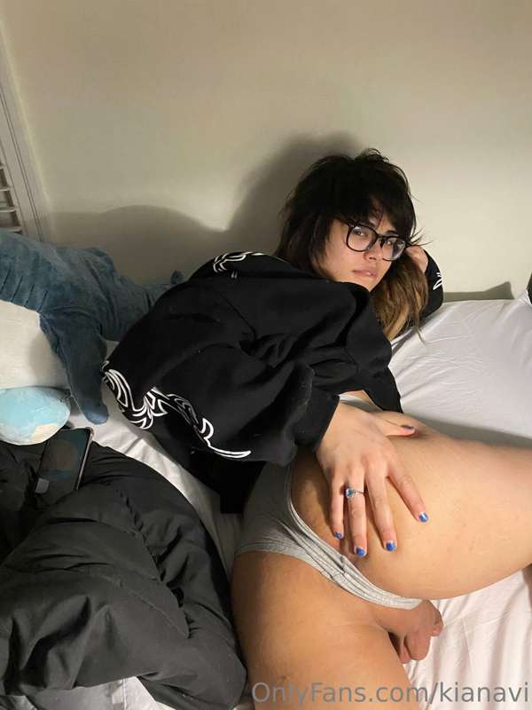 Photo dump of me today in bed!!
Hope u guys enjoy :) 
I love.. 7