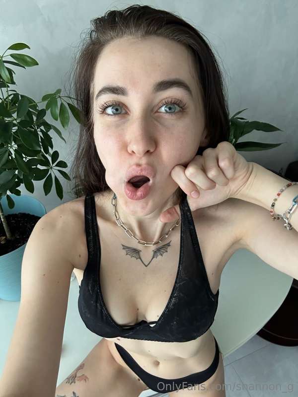 SHY CUTIE @lerasky JUST STARTED HER SECRET PAGE 😍🤤 @lerasky ..