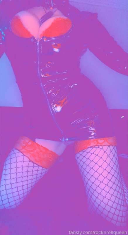 Rocknrollqueen - Fansly - 12 Apr, 2022 13