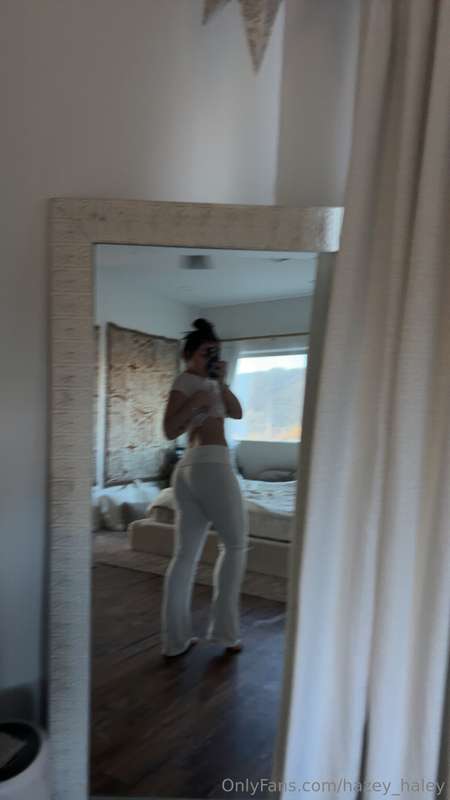 r u an ass or a titty guy?💘
